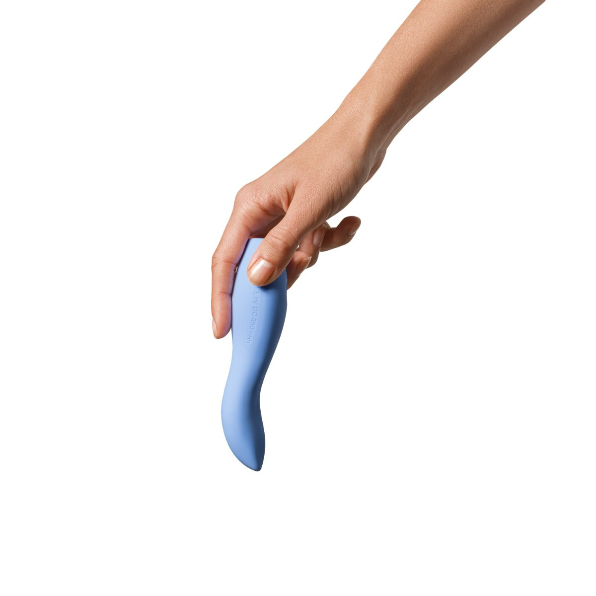 Dame Dip Classic Vibrator in Periwinkle – lifestyle view