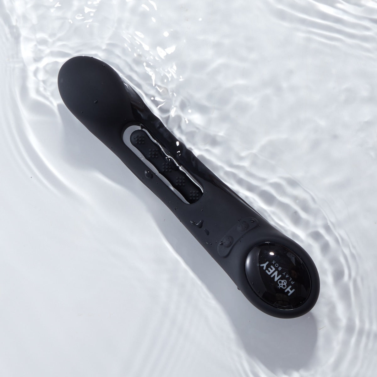 Honey Play Box Tempo in Black – lifestyle view