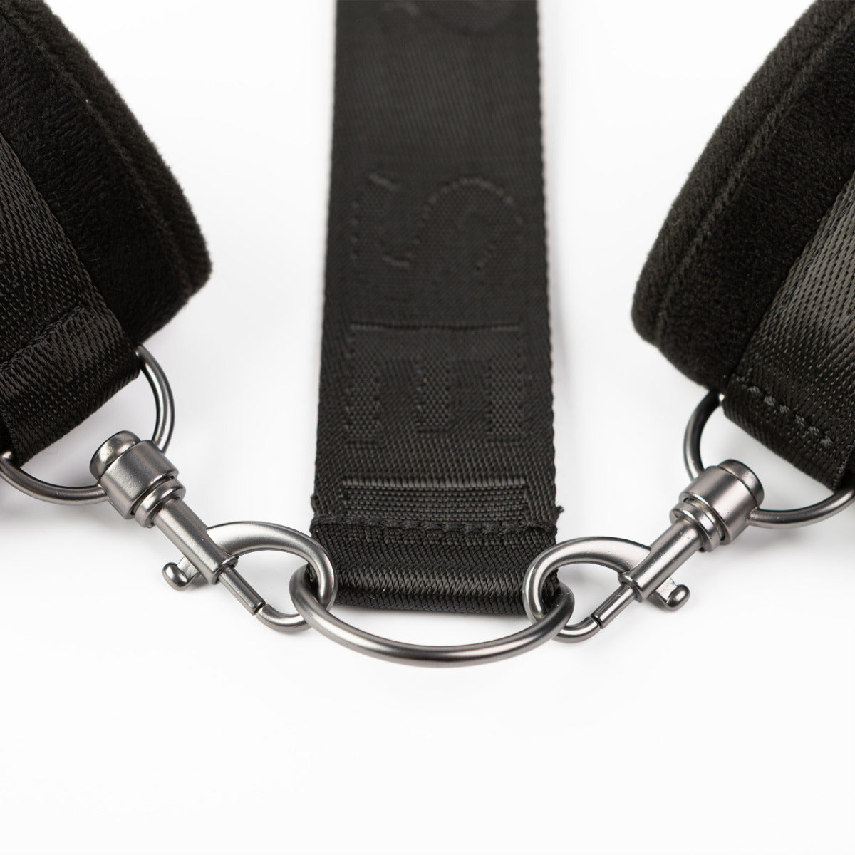 Neck Firmly in Check – close-up detail