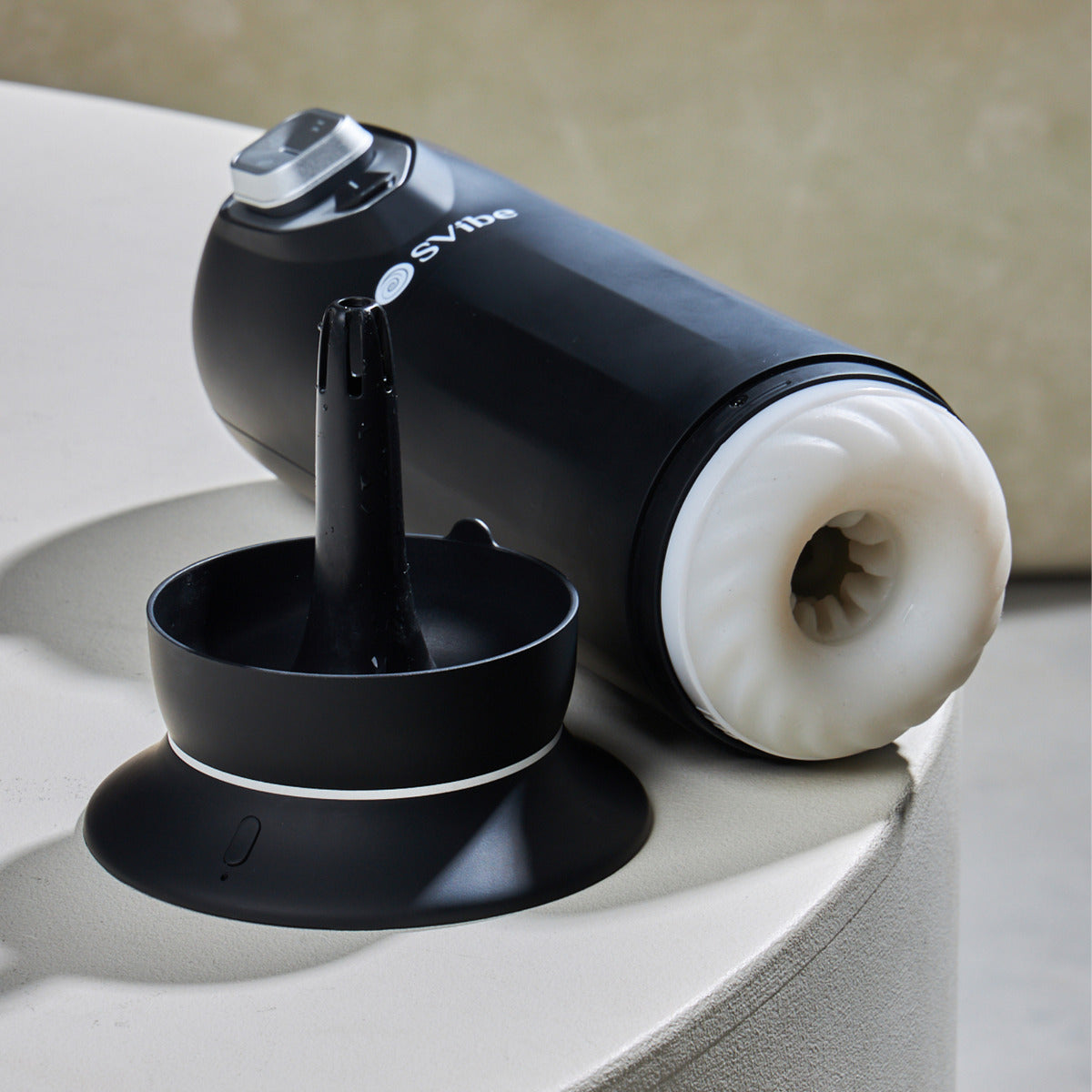 Snail Vibe Ikon Jet in Black – lifestyle view