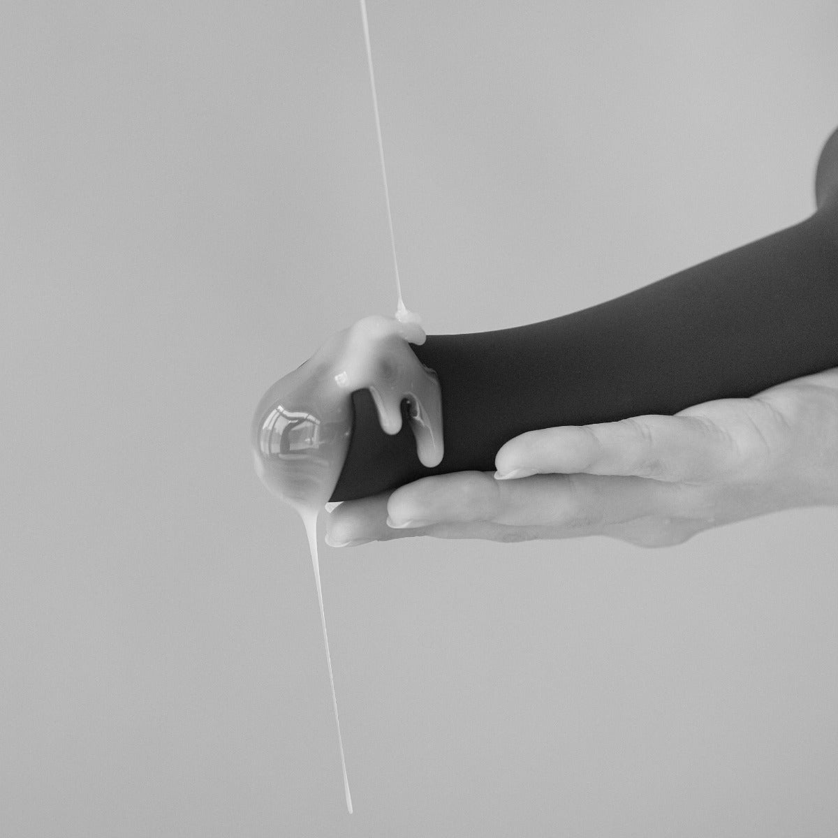 Silicone Cum Dildo - Size L in Black – additional lifestyle view 